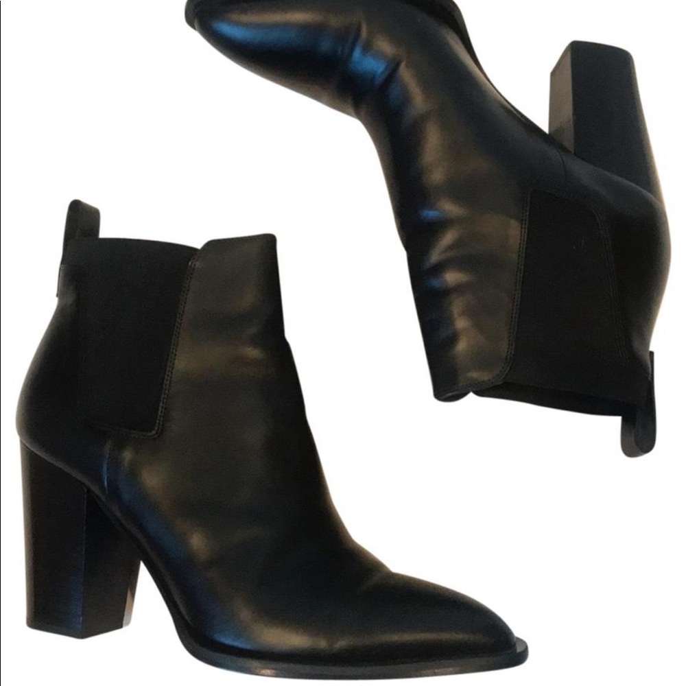 Like new Vince boots